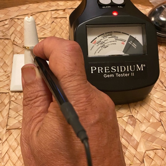 14k white gold diamond solitaire ring 4mm round, .25 cwt with diamond accents. - Picture 5 of 9